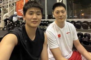 李悦洲晒与胡明轩、崔永熙健身房合练照：进步不能停！