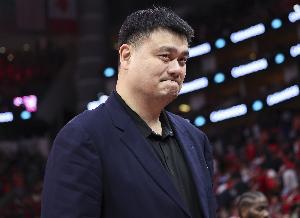 记者回顾：3年前乔帅输球后径直离场 被姚明拉回开发布会 本役又将如何收场？