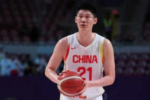 胡金秋：愿扛起责任，盼与这批队友一起把输掉的比赛一场场赢回来