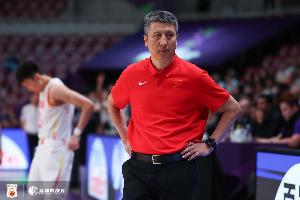 失利引发热议！中国男篮相关话题包揽微博热搜前五中三席