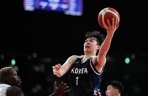 状态火热！李贤重亚运半决赛狂砍26+14 三分13中7正负值+29