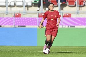 足坛三姐弟！黄嘉辉、黄嘉乐盛赞妹妹黄嘉欣：攻防两端表现俱佳