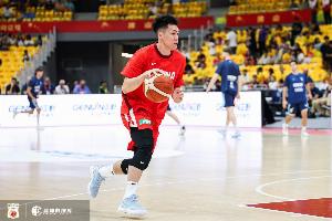状态平平！庞峥麟7投2中仅得8分2篮板2助攻