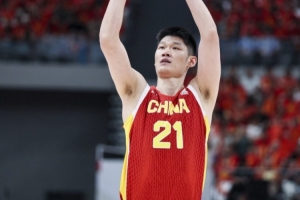 羊城晚报：中国男篮战术全面被动 队员场上尽显无奈