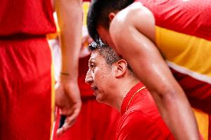 记者：中国男篮球迷未来需学会坦然面对更多失利