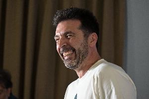 都体：48岁布冯重返校园攻读高中学业，立志考取毕业证书