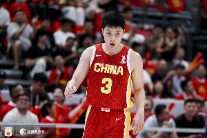 胡明轩：荣幸担任中国代表团旗手 这是荣耀更是激励