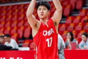 替补高效发挥！赵嘉义4投3中砍下6分1板1断