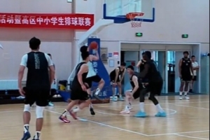 山东男篮发布训练视频：内部教学赛对抗激烈 全力打磨战术检验状态