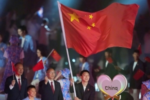 杨毅：胡明轩刚被宣布担任旗手男篮便遭惨败 这记耳光还能打得更响吗