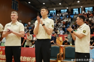 媒体人：李昂率留洋球员用美式打法打亚运 也不至于如此难看