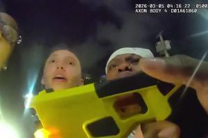 WNBA球星夜店外被捕现场视频曝光：布克斯在场遭警方电击枪指脸警告