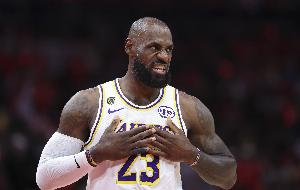 美媒记者质疑NBA排名:詹姆斯上赛季表现出色,为何仅列第18且低于库里KD伦纳德
