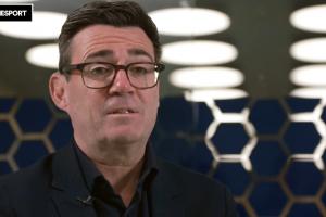 英首相伯纳姆谈球场禁酒令：单独针对足球迷不公平 应消除这种歧视