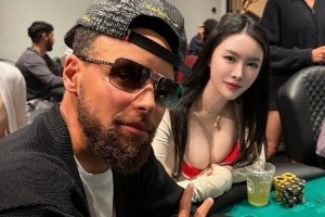 再同框！美女德扑牌手All In姐分享与库里牌桌合影