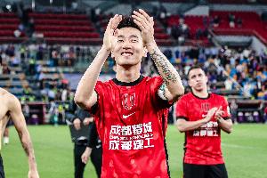 国足首发6将来自蓉城，杨明洋李扬迎国家队首秀