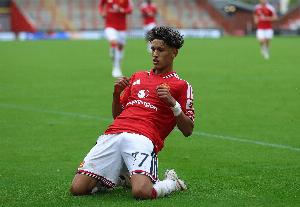 太阳报：就在JJ告知曼联想离队的当天，经纪人获得代理申请