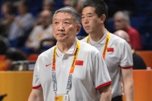 媒体人:中国篮球之所以脱轨如此严重 归根结底还是因为外线太差