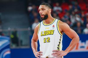 2015年NBA榜眼拉塞尔签约上海男篮 同届探花奥卡福曾效力广厦两个赛季