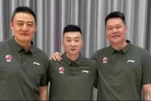 刘炜以测试监督身份亮相CBA体测 见证球员全力拼搏