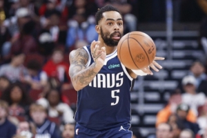 或成NBA绝唱？拉塞尔生涯最后一战：1月替补出战公牛砍8分2板4助