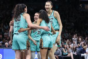 评论：自由人缔造WNBA历史首次黑八奇迹 她们甚至有机会问鼎总冠军