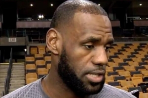 贾米森盛赞年轻詹姆斯：场上教练般的存在 能洞察教练组都忽略的细节