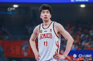 余嘉豪谈新赛季：保持低调 一场场打好比赛证明自己