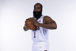 排面十足！NBA官方发布哈登新赛季定妆照：大胡子迎来第18个赛季
