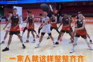 5G极速体验！山东男篮拍摄新赛季写真时炫起闪电突破舞步