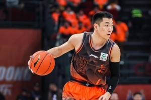 鲁媒：高诗岩仍未参加全队合练及战术演练 将确定缺阵季前赛