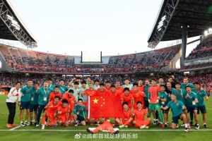 传射建功！成都蓉城四将代表国家队出征亚运会并登上领奖台