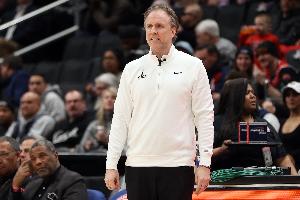 奇才主帅基夫：球队仍在成长学习阶段 对训练营活力与对抗强度感到满意