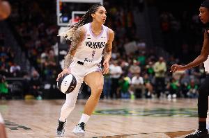 WNBA半决赛首战：女武神71-60力克王牌 加比砍25+11+5 阿贾24分难救主