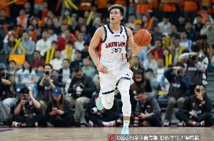郭艾伦谈未来：不愿就此退役 将努力再战赛场