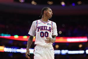 76人记者盛赞菲隆：成熟远超年龄 已然具备NBA球员风范