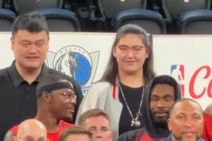 巨人同框！2米26姚明与2米23张子宇罕见合影