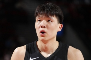 记者：杨瀚森本赛季竞争力十足 绝对值得期待