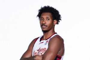 手感火热！维塔尔高效轰下31分 三分球7中6