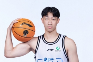 登场时间有限！广州状元宋昕澔半场4分钟1投全中贡献2分1板1助