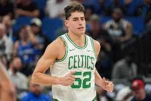 堪比奥尼尔！加尔扎硬撼双塔 17投6中轰22分10板2助3帽含4前场板