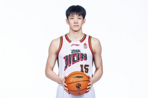 潜力新星！21岁万孟霖16投9中高效砍25分 三分8中5&末节独得12分