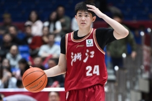 身背5犯依然高效发挥！李悦洲9投5中&三分4中3贡献16分2助2断