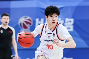 显著提升！偰李永炜16投10中独揽全队最高26分 三分球7中4