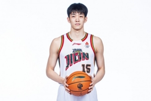状态出色！万孟霖半场6中4&2记三分拿下13分2篮板
