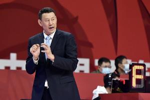 李楠总结季前赛:球队得到锻炼 也让我在新赛季开始前非常有信心