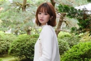 杨瀚森女友社媒分享多张近照，气质出众