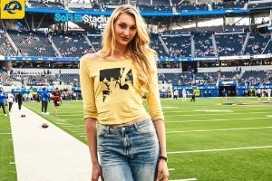孙兴慜携WNBA球星布林克现身NFL赛场 照片浏览量力压后者
