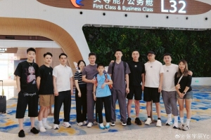 “国产库里”张宇辰晒机场照启程菲尼克斯 赴美开启高中篮球新征程
