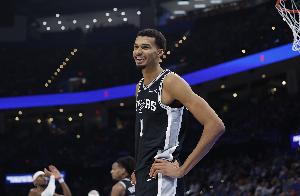 体育画报：文班似乎正跳过超巨必经成长之路 NBA即将进入他的时代